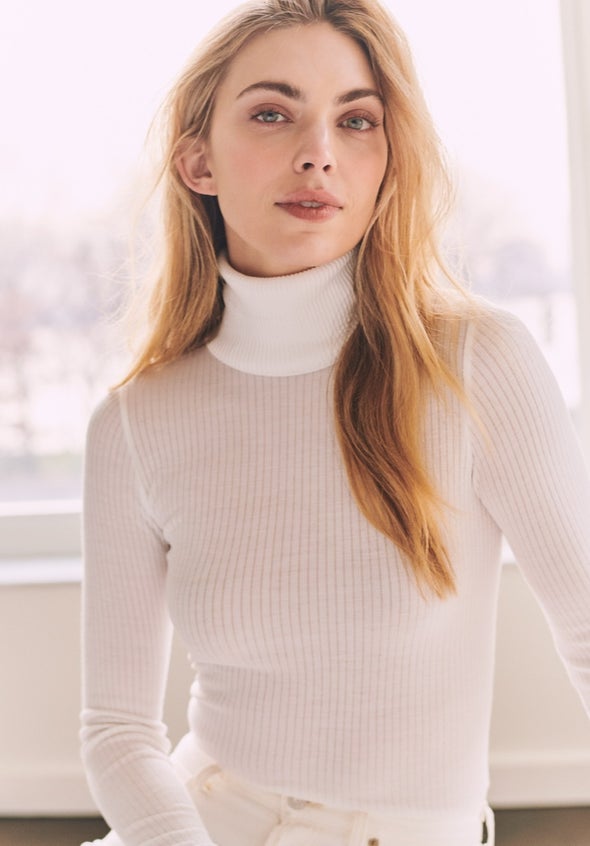 Ali Turtleneck Fitted - Pearl White Rib Knit