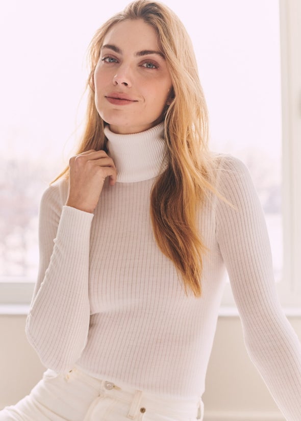 ALI TURTLENECK Fitted LS Rib Knit Pearl White